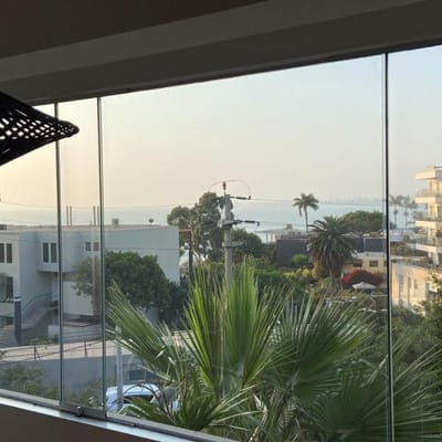 DEPARTAMENTO CON VISTA AL MAR Y LINEA BLANCA