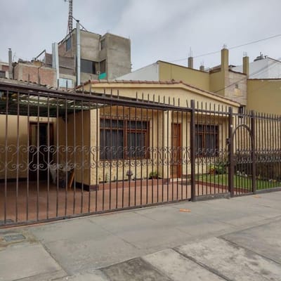 VENDO CASA COMO TERRENO EN SAN BORJA ALTURA  DE AVSAN LUIS