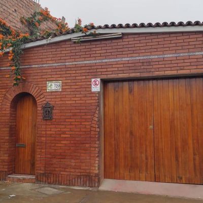 LOCAL COMERCIAL DE M  EN SAN MIGUEL LIMITE CON MAGDALENA