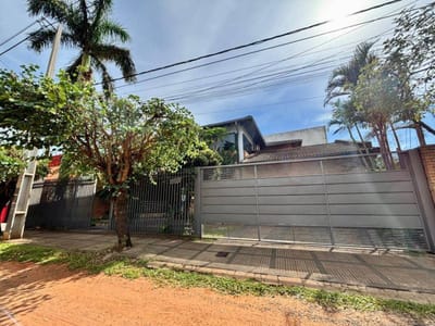Vendo Residencia De Gran Porte en Fernando de la Mora - Zona Norte