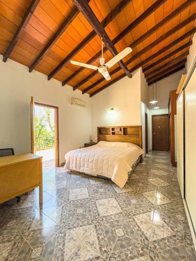 RESIDENCIA AMPLIA EN MARIANO ROQUE ALONSO