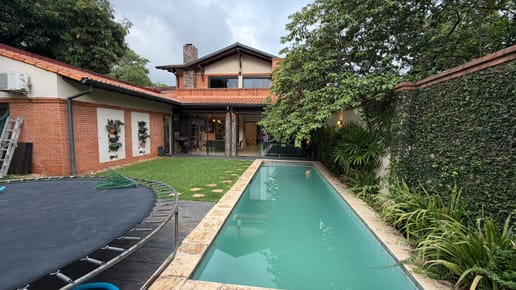 Vendo Hermosa y Cómoda Casa en Mburucuyá, zona CURDA/Lumen/CasaRica