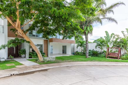 CASA SEMI AMOBLADA  EN ALQUILER DE 3 SUITE EN COND. JARDINES DEL NORTE IV