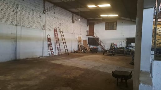 En alquiler galpon independiente zona norte sobre av. 3er anillo 