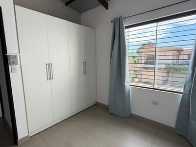 ALQUILO DEPARTAMENTO AMOBLADO DE 2 DORMITORIOS – CAMPO GRANDE, LUQUE