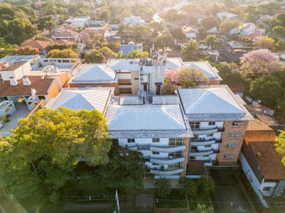 EN VENTA EDIFICIO DE SEIS NIVELES EN EXCLUSIVO BARRIO RESIDENCIAL MANORÁ
