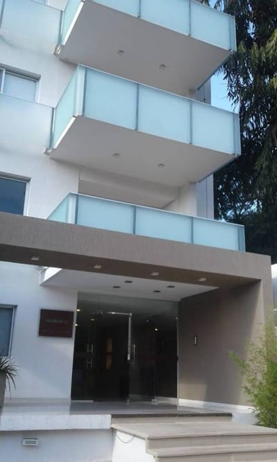 Alquilo departamento amoblado sobre Molas López