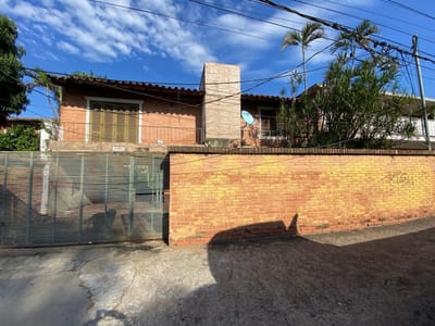 SE ALQUILA CASA SOBRE AVDA AVIADORES DEL CHACO – IDEAL USO COMERCIAL - SAN JORGE