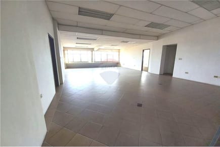 En alquiler oficina en Edif. Parking Center