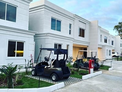 HERMOSA CASA EN VENTA EN RESIDENCIAL DEL GOLF - LEGANZZA