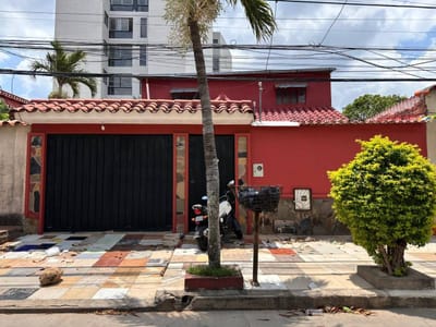 Casa en venta zona norte entre 3er y cuarto anillo canal Isuto