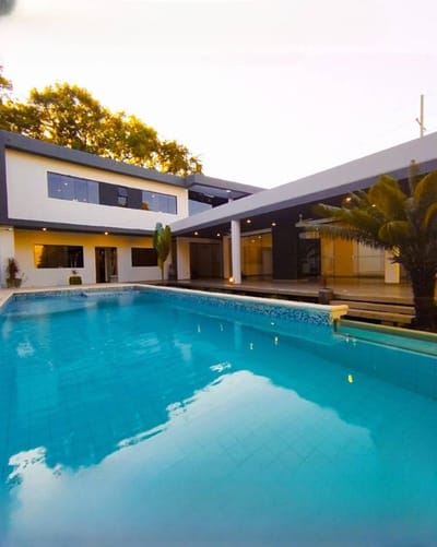 CASA MINIMALISTA EN VENTA BARRIO MBURUCUYA - MINIMALIST HOUSE IN ASUNCION