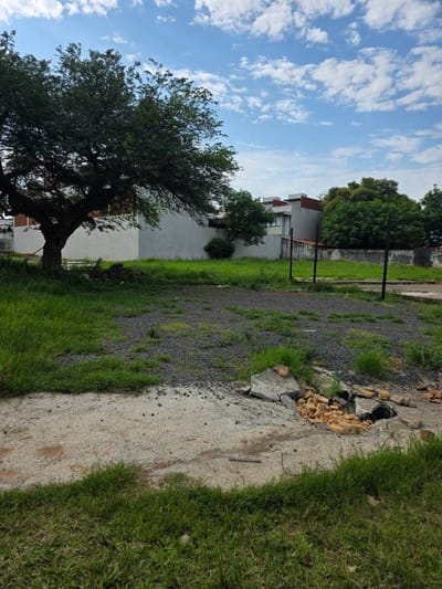 alquilo terreno en esquina sobra Av Silvio Pettirosi Luque