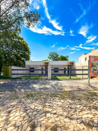 Casa a Estrenar en Venta en Lambaré | 3 Dormitorios + Quincho + Suite