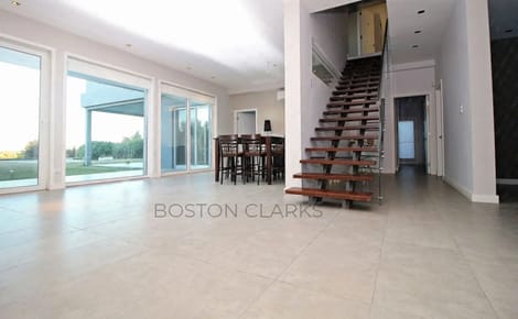Casa En Venta Con Inquilinos En Lomas De Carrasco: 4 Dormitorios, Y Piscina