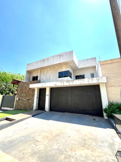 Casa con Piscina en Lambare 3 habitaciones cocina amoblada 