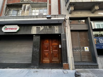 Zabala casi Sarandi, ambiente único. Solo Profesionales.