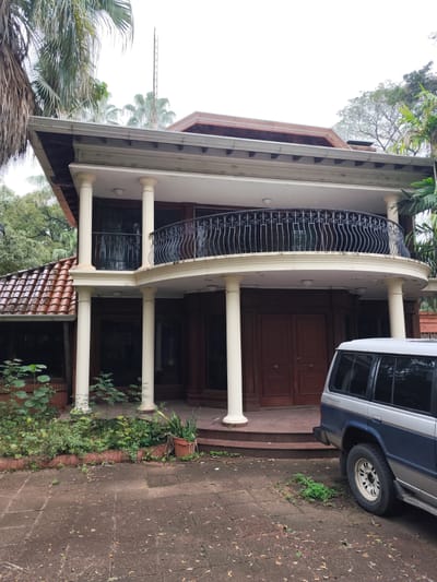 ???? Vendo casa en Villa Morra – Excelente ubicación y cerca de todo !!!!!!!