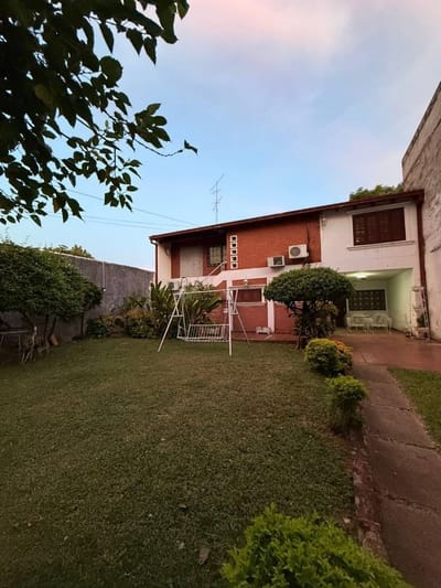 EN VENTA – TERRENO CON CONSTRUCCIÓN A DEMOLER EN BARRIO TEMBETARY