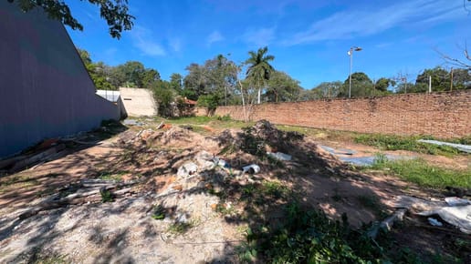Terreno amurallado en el centro de San Bernardino
