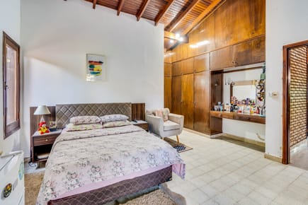 Casa con amplio terreno en villa adela