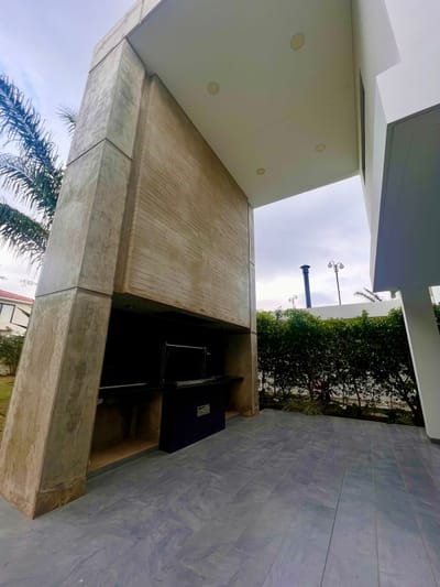 CASA DE LUJO EN EL URUBO