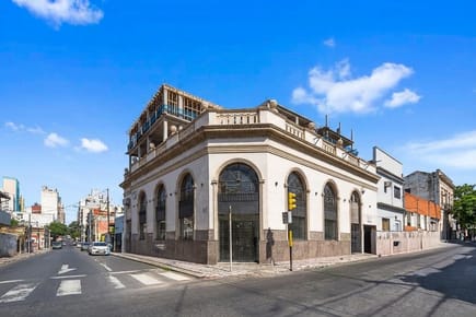VENDO IMPONENTE ESQUINA COMERCIAL