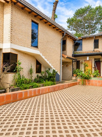 Duplex en Condominio Cerrado Asunción zona Peron