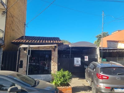 Propiedad Mixta con Salón Comercial y Vivienda en Centro de San Lorenzo