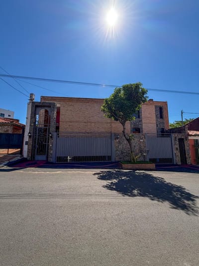Vendo Casa estilo Europeo en Asunción Barrio Jara 