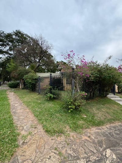 AMPLIA RESIDENCIA EN VENTA EN LAMBARE