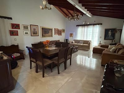 CASA DE UNA PLANTA EN VILLA ADELA LUQUE