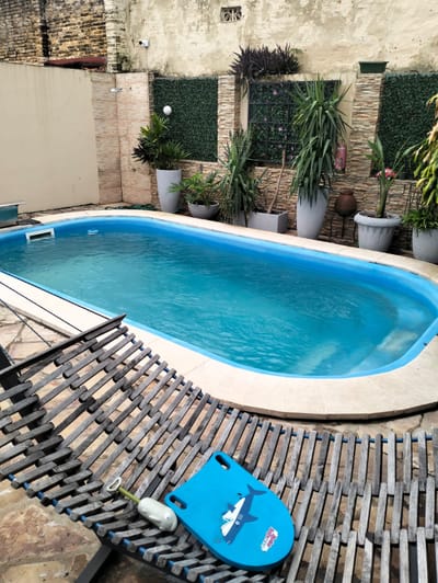 A LA VENTA CASA CON QUINCHO Y PISCINA EN BARRIO SAJONIA