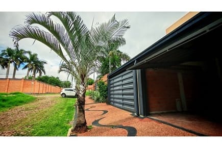 DÚPLEX AMOBLADO CON PATIO Y QUINCHO EN ALQUILER – FERNANDO DE LA MORA ZONA NORTE