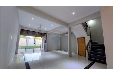 DUPLEX CON PATIO A ESTRENAR EN LAMBARÉ