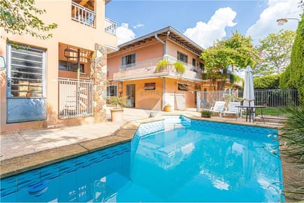 Residencia de 5 dormitorios - B° Felicidad Lambare 