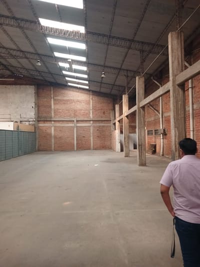 Alquiler de galpón con oficinas en excelente ubicación