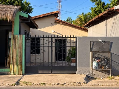 EN VENTA – CASA SOBRE AV. SANTA TERESA, BARRIO SANTA MARÍA