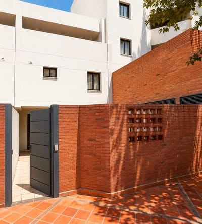 VENDO DUPLEX EN SAN LORENZO - 4 dormitorios