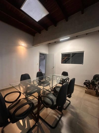Se vende amplia y elegante propiedad ubicada sobre Félix de Azara, Mburicaó
