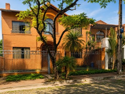 ALQUILO LUJOSA CASA EN LAS LOMAS