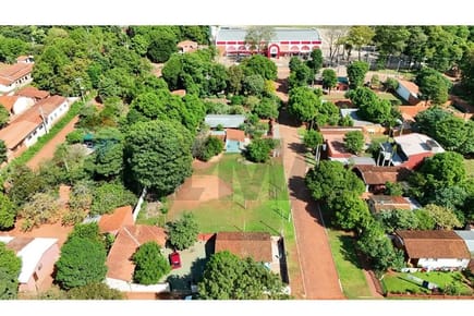 EN VENTA CASA BONITA FLIAR EN AREGUA 