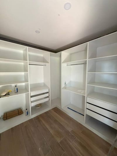 RESIDENCIA A ESTRENAR DE 3 DORMITORIOS EN SUITE, BARRIO MBURUCUYA