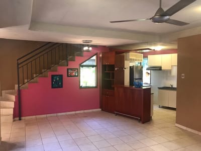 ALQUILO DÚPLEX CON AMPLIOS ESPACIOS EN BARRIO SANTA ANA