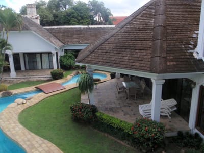 HERMOSA CASA EN VENTA  CON LOCAL COMERCIAL EQUIPETROL