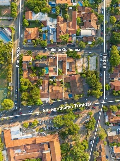 Vendo amplia propiedad sobre Santisima Trinidad con doble acceso