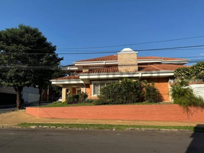Vendo casa para comercio o vivienda en esquina barrio Mariscal Lopez Asunción