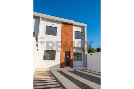 EN VENTA DUPLEX EN LAMBARÉ - PUERTO PABLA 