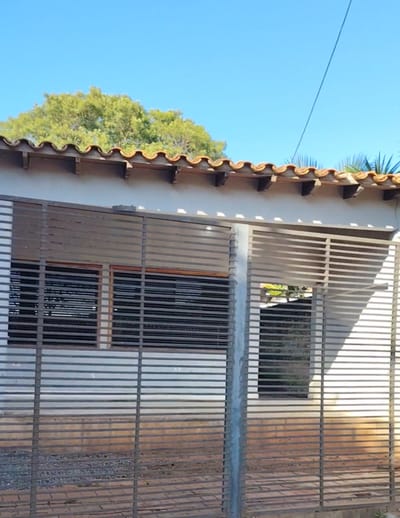 Vendo casa apmplia en la ciudad de Ñemby Caaguazu