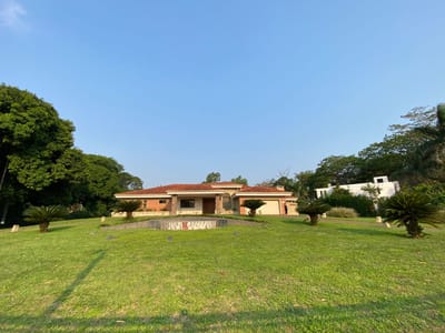EN VENTA EXCLUSIVA RESIDENCIA EN EL YACHT Y GOLF CON VISTA AL CAMPO DE GOLF